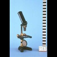Voorwerpen\7100\7187.jpg; V07187; ; Samengestelde microscoopCompound microscope